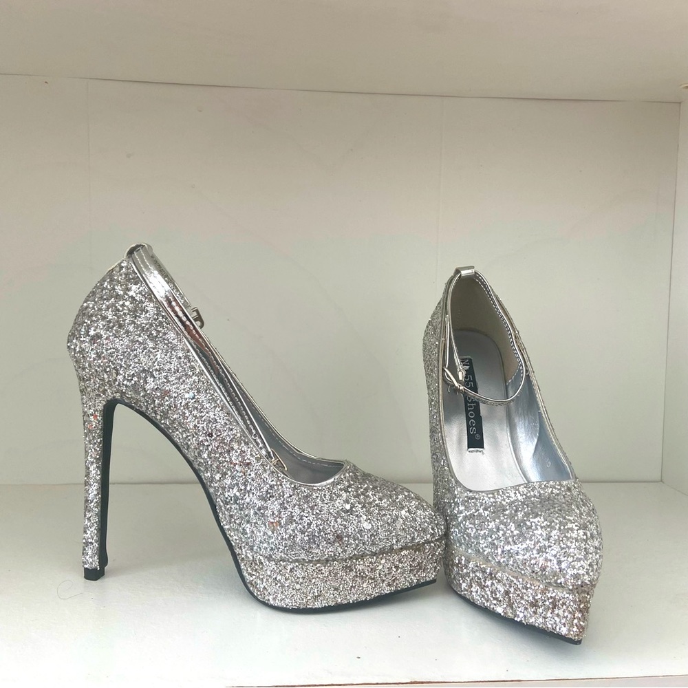 Extremely gorgeous high heeled❤️